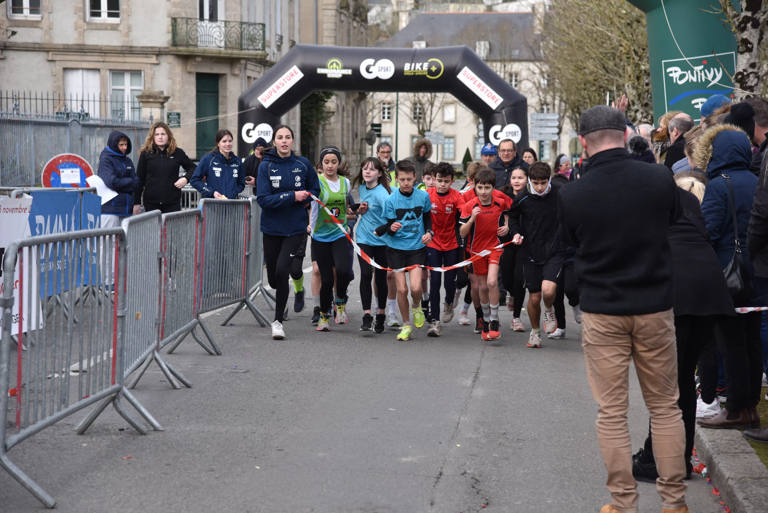 Depart des enfants Pondi Urban Trail club Athletisme Pays de Pontivy